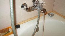 Установить новый настенный смеситель в ванной комнате