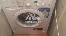 Установить в ванной комнате новую стиральную машину Indesit IWUD 4085