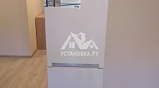 Установить отдельно стоящую в ванной комнате новую стиральную машину Beko