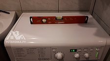 Установить стиральную отдельностоящую машину Indesit IWSE 6105 B