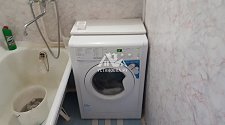 Демонтировать и установить отдельностоящую стиральную машину Indesit iwud4085 (cis) в ванной комнате на готовые коммуникации