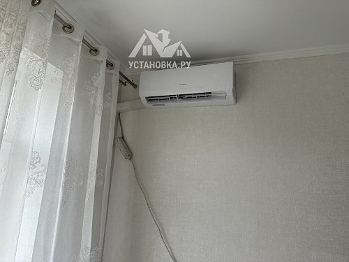 Подключить/установить сплит-систему мощностью охлаждения от 2,6 кВт до 3,5 кВт