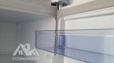 Установить холодильник отдельностоящий и перевесить двери на холодильнике