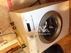 Установить отдельно стоящую стиральную машину AEG на кухне