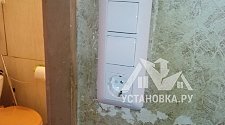 Установить блок выключателей с розеткой