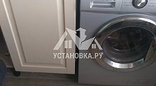 Установить отдельностоящую стиральную машину LG на кухне и встраиваемую посудомоечную машину Bosch