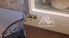 Установить холодильник и перенавесить на нём двери