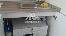 Установка отдельно-стоящей посудомоечной машины
