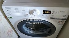 Установить отдельно стоящую в ванной новую на готовые коммуникации новую стиральную машину Hotpoint-Ariston