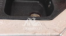 Установить смеситель и измельчитель для мойки