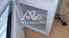 Установить новый отдельно стоящий холодильник