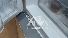 Перенавесить двери холодильника