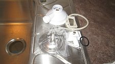 Установить компактную посудомоечную машину, смеситель и фильтр питьевой воды
