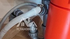 Установить смеситель и измельчитель для мойки