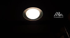 Установить в коридоре потолочный светильник