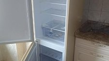 Установить холодильник и перенавесить двери