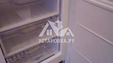 Установить отдельностоящий холодильник INDEZIT DF5160W