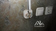 Работа по установке накладной розетки