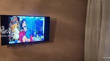 Установить/подвесить и настроить телевизор