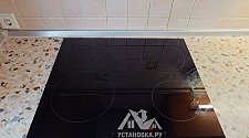 Установить встраиваемый электрические духовой шкаф и варочную панель