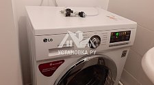 Установить в ванной комнате отдельностоящую стиральную машину LG F-1096ND3