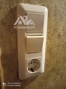 Установить блок выключателей с розеткой