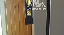 Установить холодильник и перенавесить на нём двери