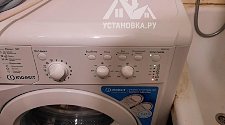 Демонтировать и установить отдельно стоящую стиральную машину Индезит в ванной комнате
