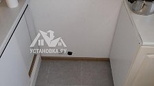 Установить/Подключить плиту/варочную панель.