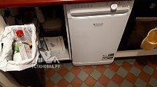 Установить отдельно стоящую посудомоечную машину Hotpoint-Ariston LSFB 7B019 EU