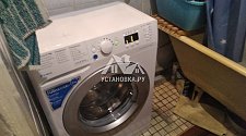 Установить на готовые коммуникации в ванной отдельно стоящую стиральную машину Indesit IWSD 51051