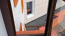 Установить кондиционер LG 18 модели на балконом парапете