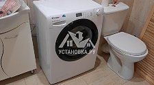Установите настоящую стиральную машину Канди в ванной комнате