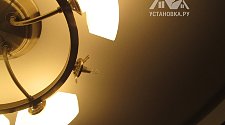 Заменить лампочки в точечных светильниках