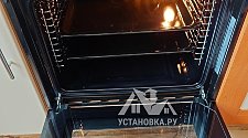 Установить встраиваемый электрические духовой шкаф и варочную панель