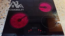 Установить встраиваемый электрические духовой шкаф и варочную панель
