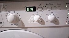 Установить на кухне под столешницу отдельностоящую стиральную машину Indesit