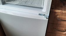 Установить холодильника и перенавесить на нём двери