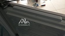 Работа по навешиванию фасадов на холодильник