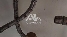 Демонтировать и установить на мойке новый смеситель