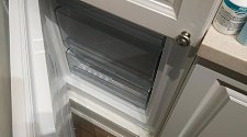 Установить холодильник и перевесить на нём двери