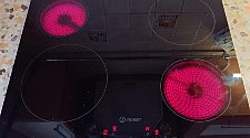 Установить встраиваемый электрические духовой шкаф и варочную панель
