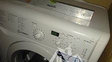 Установить отдельностоящую стиральную машину Indesit IWSD 6105 B