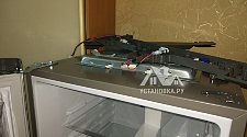Работа по перевешиванию дверей на холодильнике