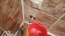 Установить отдельностоящую стиральную машину