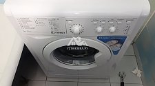 Установить в ванной и стиральную машину Indesit IWSD 6105 B