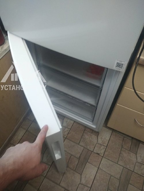 Перенавесить двери на холодильнике