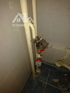 Установить тройник на трубу водоснабжения