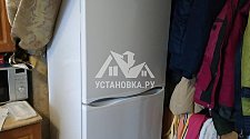 Установить отдельностоящий новый холодильник