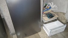Работа по перевешиванию дверей на холодильнике Bosch KGN39VL15